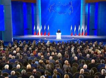 Путин в послании ФС предложил продлить период оказания поддержки малоимущим семьям с детьми