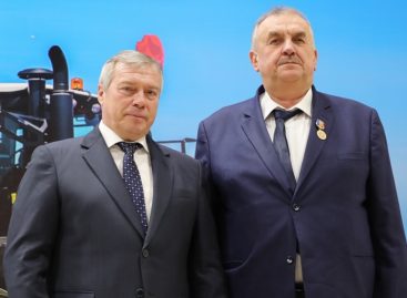 Медаль «За доблестный труд во благо Донского края» вручили главе сельхозпредприятия «Славяне»