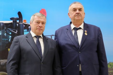 Медаль «За доблестный труд во благо Донского края» вручили главе сельхозпредприятия «Славяне»