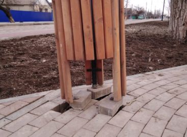 Руки чешутся изгадить! Кто-то снова портит парки и улицы после благоустройства