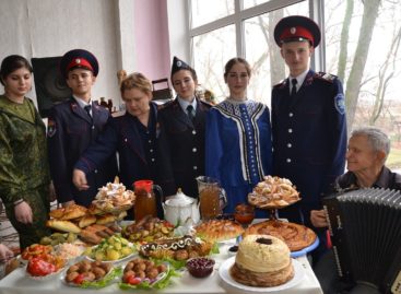 Студенты профессионального лицея и индустриального техникума устроили большой казачий праздник