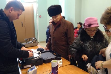 Метрологи помогли сальчанам убедиться, точно ли работают их тонометры