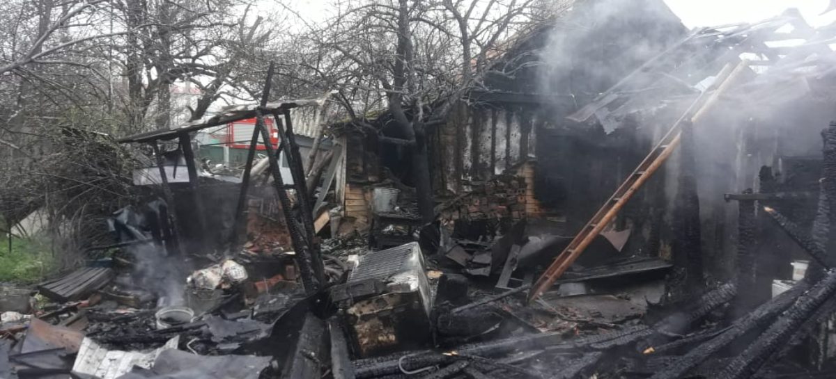 Сальчанин оставил греющийся жир на печке, а сам уснул