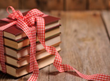 Книга — в подарок: что выбрать на 8 Марта