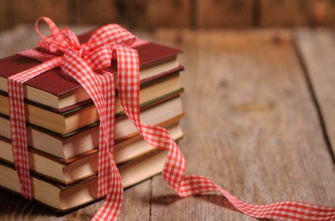 Книга — в подарок: что выбрать на 8 Марта