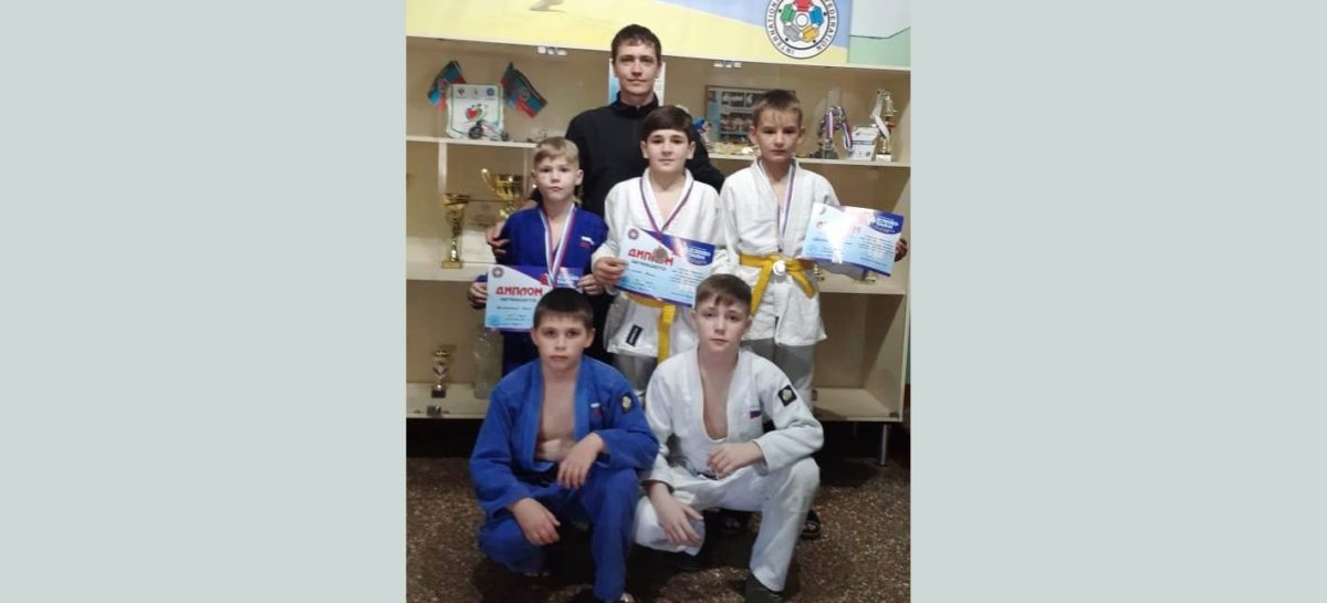 Дзюдоисты спортивной школы Сальского района выступили в Таганроге