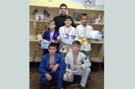 Дзюдоисты спортивной школы Сальского района выступили в Таганроге