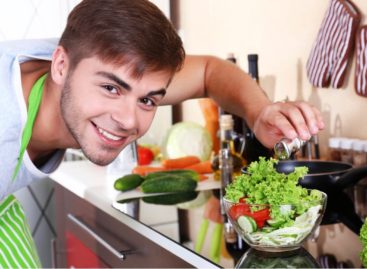 Мужчины Сальска, а вы готовы на кулинарные подвиги в праздник 8 Марта?