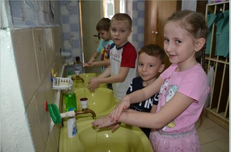 В детсадах всё спокойно: как работают дошкольные учреждения во время эпидемии коронавируса в мире