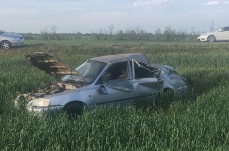 В Сальском районе в аварии пострадала семья с маленьким ребенком