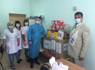 Сальский межрайонный моногоспиталь получил в дар медицинские маски