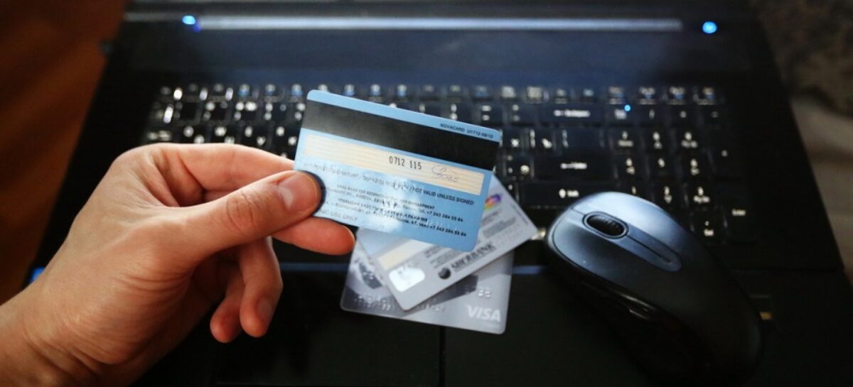 Мошенник обманул сальчанку, и она перевела ему свыше 21 тысячи рублей