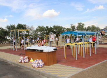 В школе Нового Егорлыка открыли новую спортивную площадку