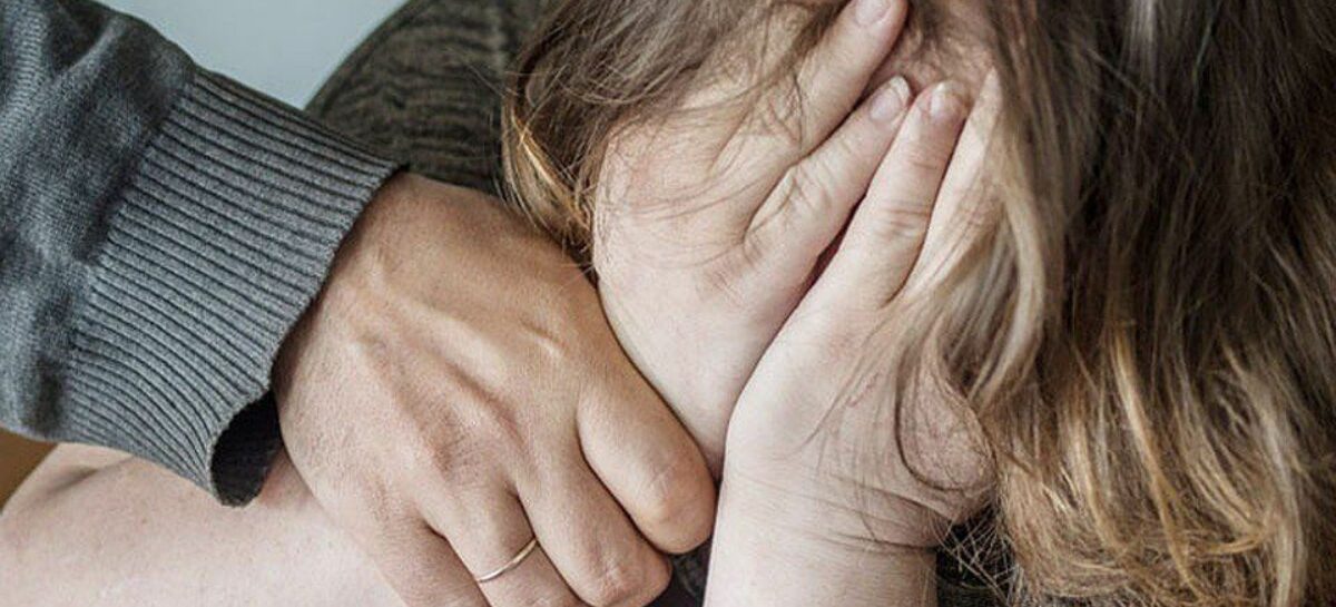 Множественные ушибы подвыпившей сальчанке нанесли родные люди — муж и отец