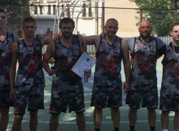 Сальская команда «Русич» стала третьей на баскетбольном турнире в Азове