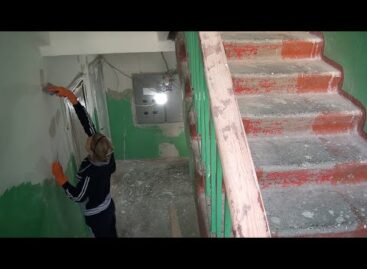 В Сальской многоэтажке по Ленина, 53, ремонтируют подъезды