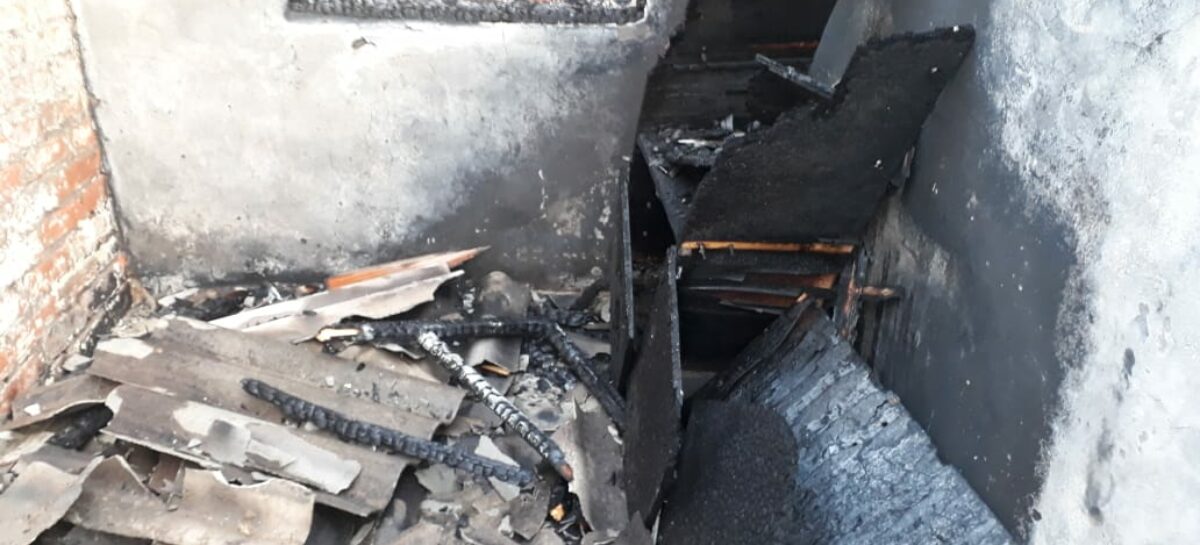 В Сальске из-за замыкания проводки случился пожар