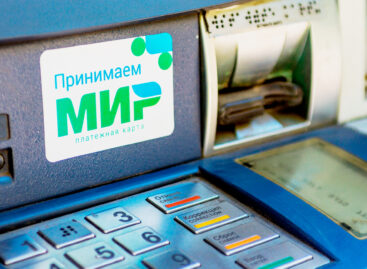 С 1 октября социальные выплаты сальчанам будут поступать только на карты МИР