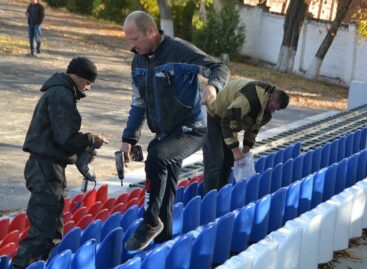 В посёлке Гигант отремонтировали главную трибуну стадиона