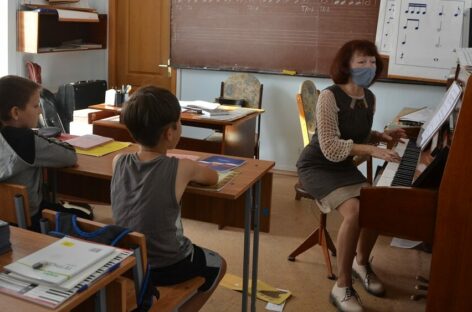 После долгого перерыва в сальской школе искусств № 2 активно включились в работу