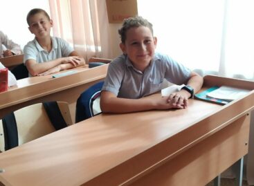 В школу № 7 в Сальске привезли новую мебель