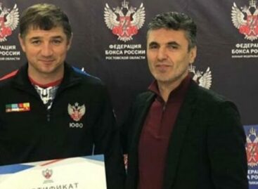 Сальский тренер по боксу подготовил трех чемпионов ЮФО