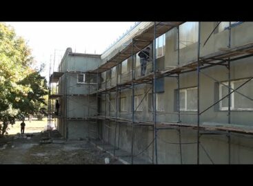 В ДК поселка Сеятель Сальского района продолжается капитальный ремонт