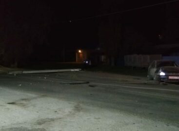Сальчанин на иномарке поздним вечером сбил столб ЛЭП