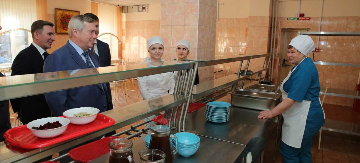 Горячим питанием в Ростовской области обеспечат еще несколько категорий обучающихся