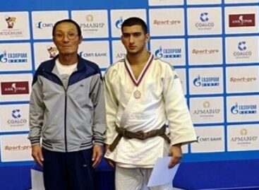 Сальский самбист одержал победу на первенстве ЮФО