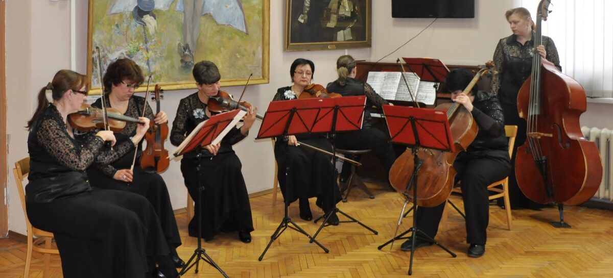Во время «Ночи искусств» в Сальском художественном музее вспоминали директора ДШИ им. В.Н. Еждика Аллу Кукарека