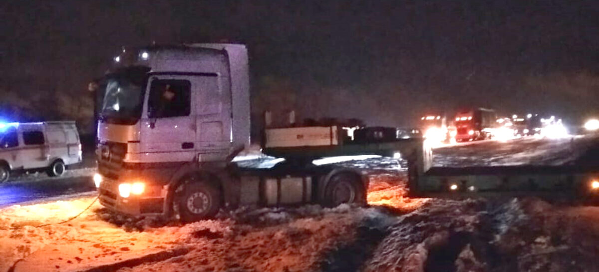 Ростовские спасатели напоминают сальчанам: если застряли на трассе, звоните по номеру 112