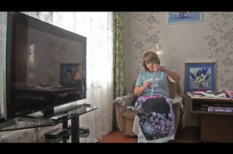 Подарок своими руками: сальская мастерица Степанова вышивает лентами