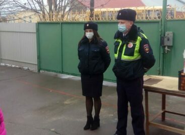 Сальские полицейские поздравили детей в приюте
