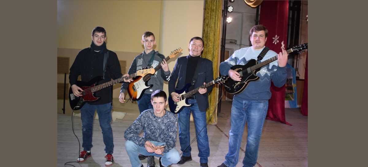 Они играют Виктора Цоя, группу «Звери» и готовятся записать свои авторские композиции