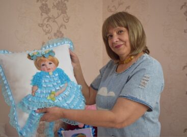Сальчанка приготовила новогодние подарки своими руками