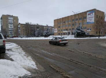 ГИБДД Сальска напоминает водителям и пешеходам о внимательности на дорогах зимой