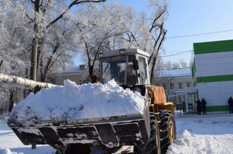 Эхо снегопада: коммунальщики до сих пор отражают удар зимы