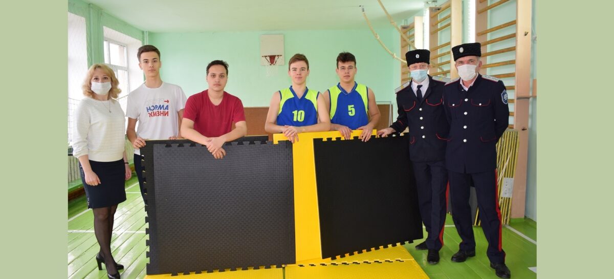 В самой большой сальской школе появилось место для единоборств