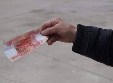 Сальчанке с пенсией выдали фальшивку