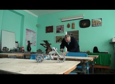 От шкатулок до военного оружия: сельский учитель технологии может сделать всё