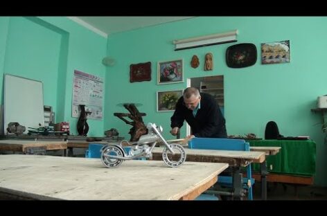 От шкатулок до военного оружия: сельский учитель технологии может сделать всё
