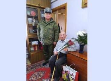 В Сальском районе ветерана поздравили с вековым юбилеем