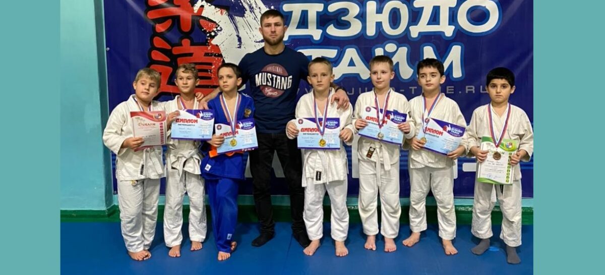 Урожай медалей собрали сальские дзюдоисты в Таганроге