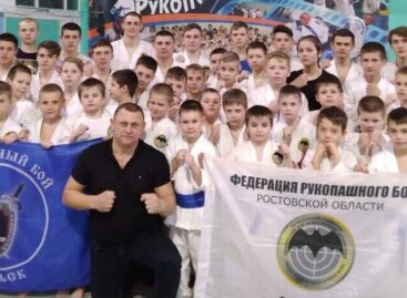 Мастер-класс от мастера спорта международного класса по рукопашному бою Александра Зайцева получили сальские ребята