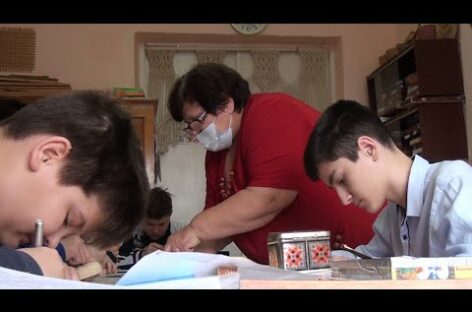 Деревянные фигуры: старинному ремеслу обучает педагог Дома пионеров Ольга Веретенникова