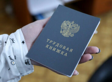 Впервые трудоустроившимся в 2021 году трудовые книжки в бумажном варианте не оформляются