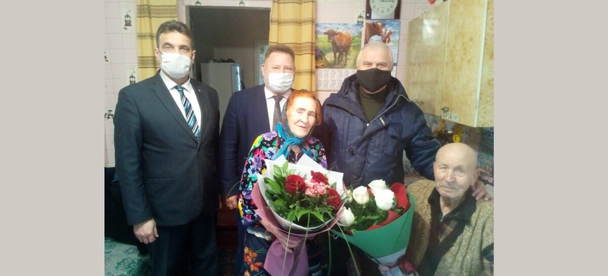 В Сальске Заслуженный агроном РСФСР Алексей Мандрыкин принял поздравления с 92-летием