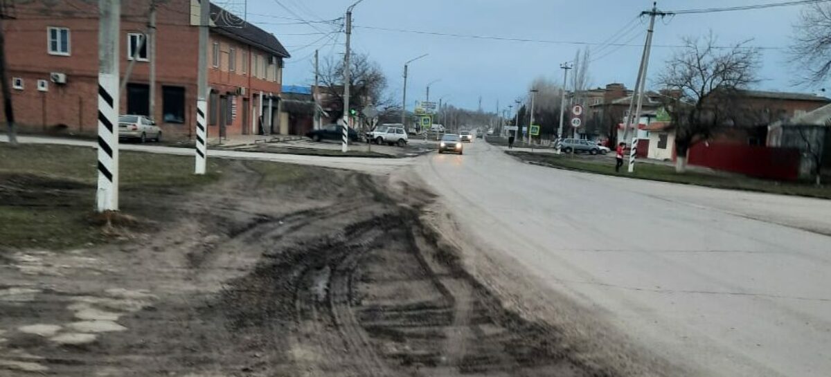 В микрорайонах Сальска не хватает тротуаров и уличного освещения