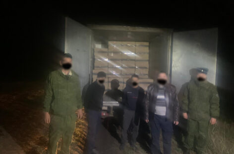 Через границу Ростовской области пытались провезти 30 тысяч пачек сигарет